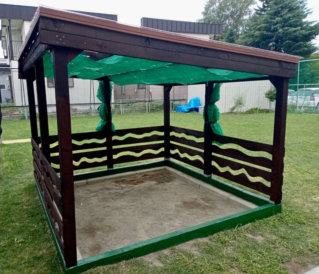 【施工例】砂場の上の屋根の設置